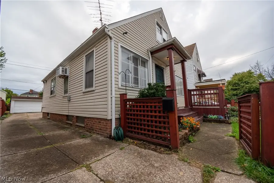 10905 Dale Avenue, Cleveland, OH 44111 - #2