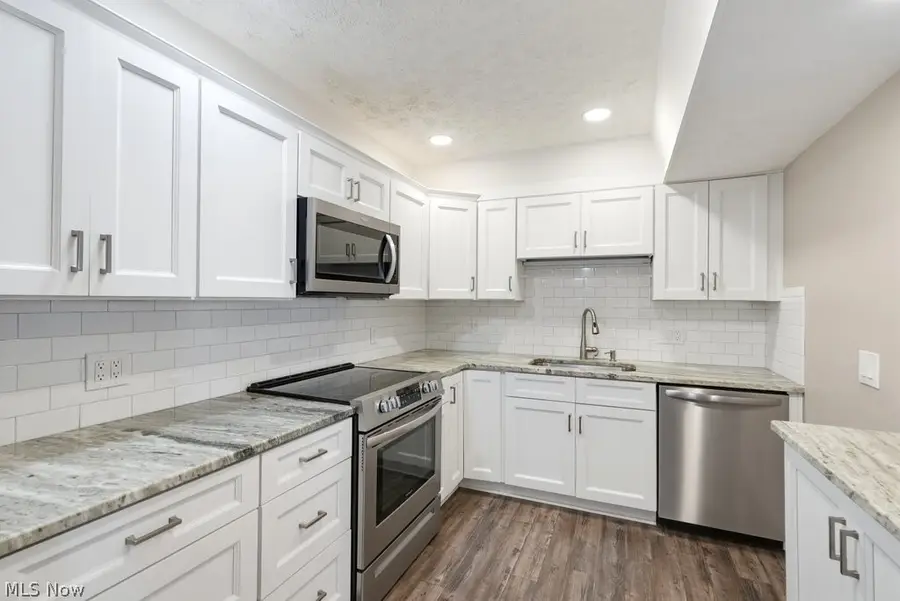 2109 Glouchester Drive, Lyndhurst, OH 44124 - #3