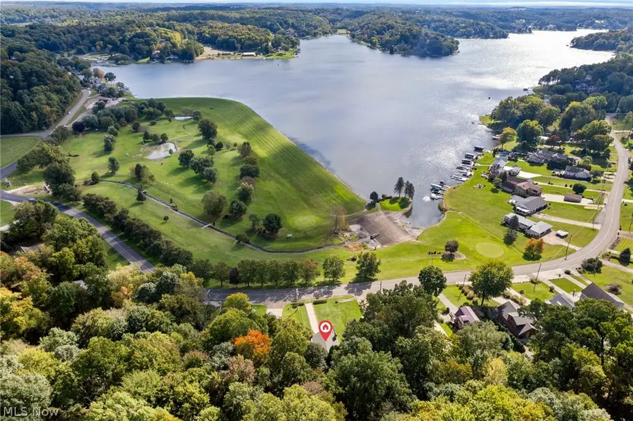 29 W Mohawk Drive, Malvern, OH 44644 - #3