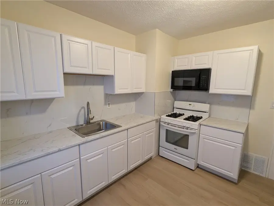 10901 Saint Mark Avenue, Cleveland, OH 44111 - #2