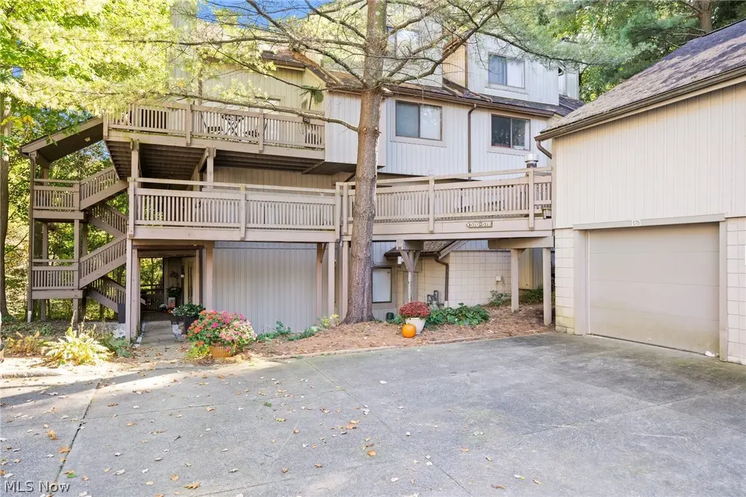 578 Meredith Lane, Cuyahoga Falls, OH 44223 - #1