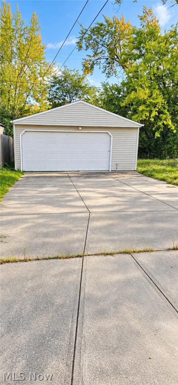 16206 Cloverside Avenue, Cleveland, OH 44128 - #3