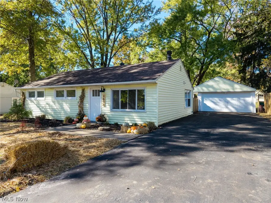 9898 Oakwood Drive, Twinsburg, OH 44087 - #2