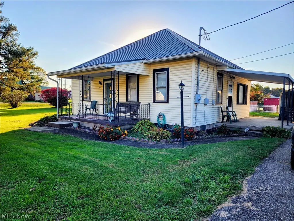 221 Washington Street, Coshocton, OH 43812 - #1