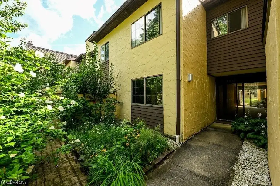 879 Hampton Ridge Drive, Akron, OH 44313 - #1