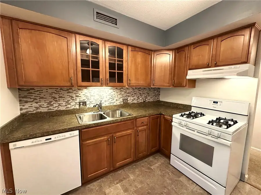 1105 Canyon View Road, Sagamore Hills, OH 44067 - #2