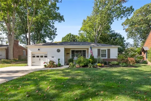 166 Woodhill Drive, Amherst, OH 44001