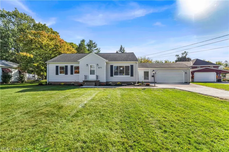 10711 Meadowbrook Drive, Parma Heights, OH 44130 - #2