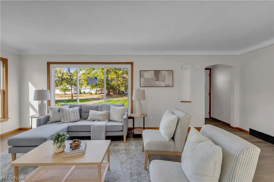 10711 Meadowbrook Drive, Parma Heights, OH 44130 - #3