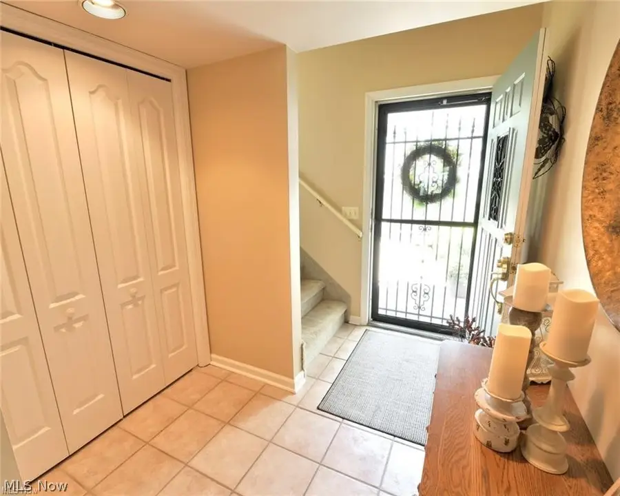 1104 Courtyard Square, Zanesville, OH 43701 - #3