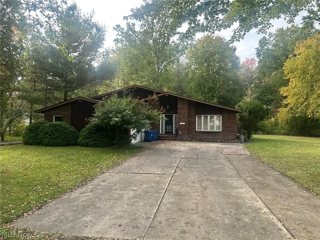 572 Buckeye Drive, Sheffield Lake, OH 44054 - #1