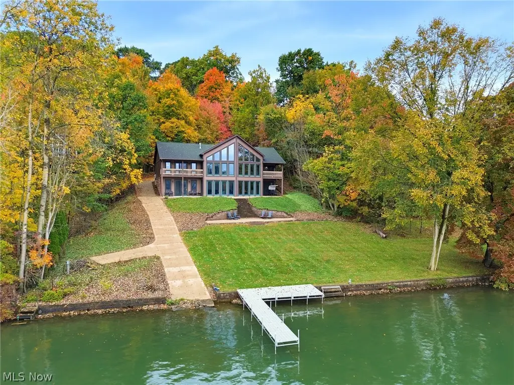 140 W Mohawk Drive, Malvern, OH 44644 - #1