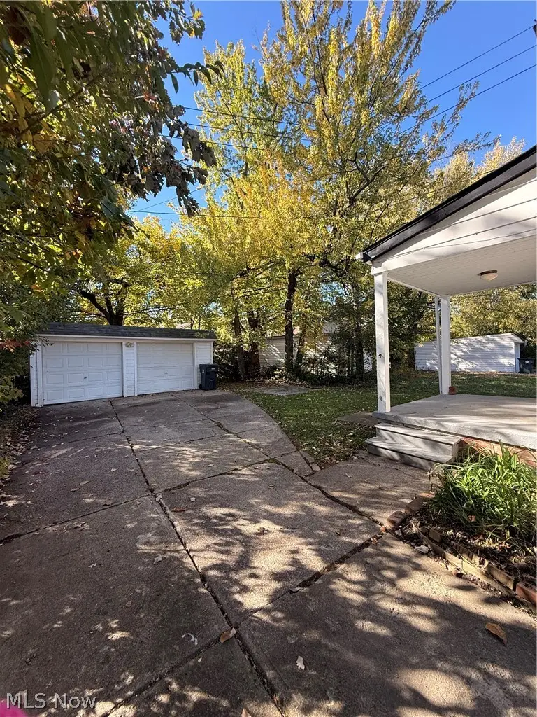 3694 Grosvenor Road, Cleveland Heights, OH 44118 - #3
