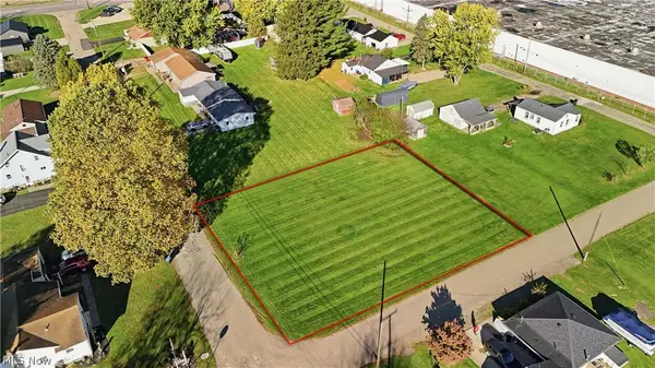 Mapleford Sw Street, Navarre, OH 44662