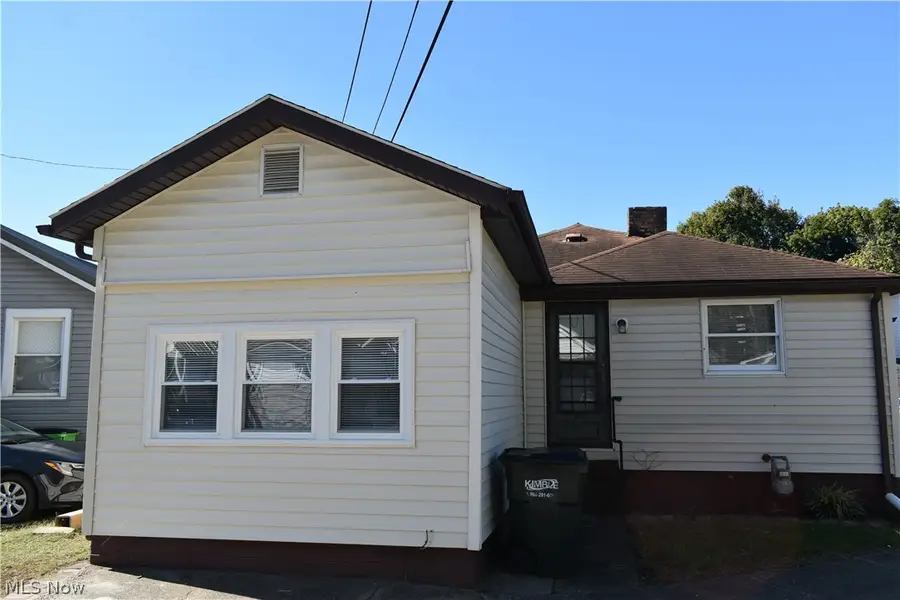 811 Grandview Avenue, Coshocton, OH 43812 - #3