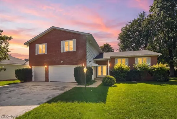 15559 Cottonwood Oval, Middleburg Heights, OH 44130