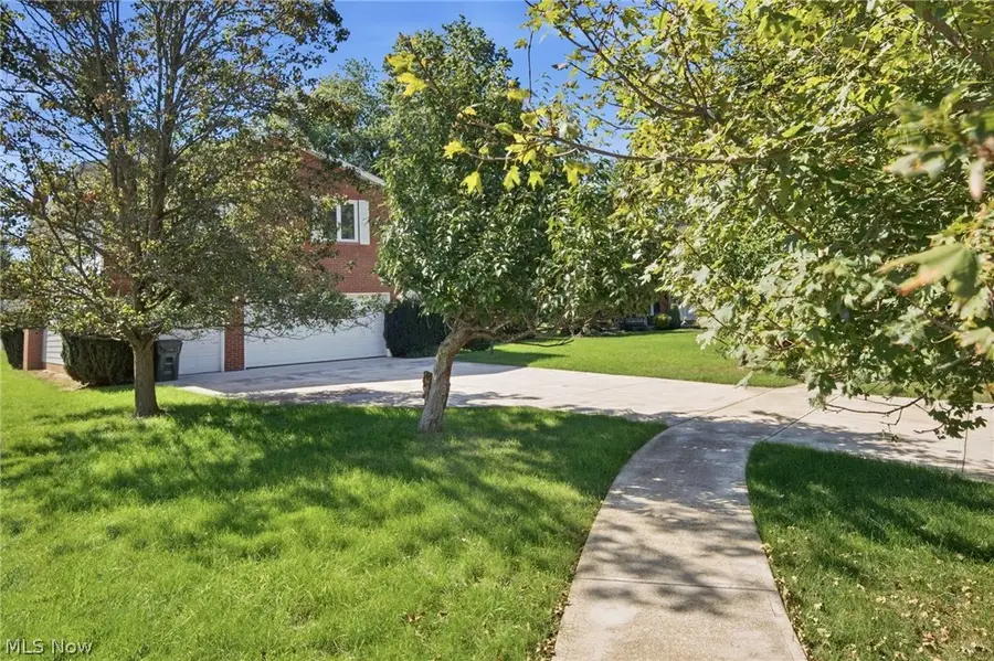 15559 Cottonwood Oval, Middleburg Heights, OH 44130 - #3