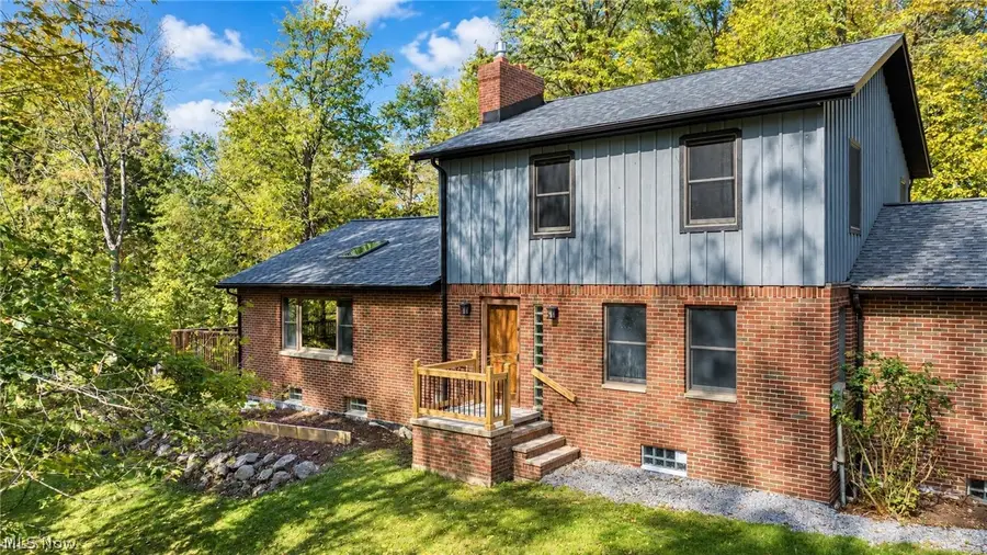 25700 Taylor Street, Olmsted Falls, OH 44138 - #2