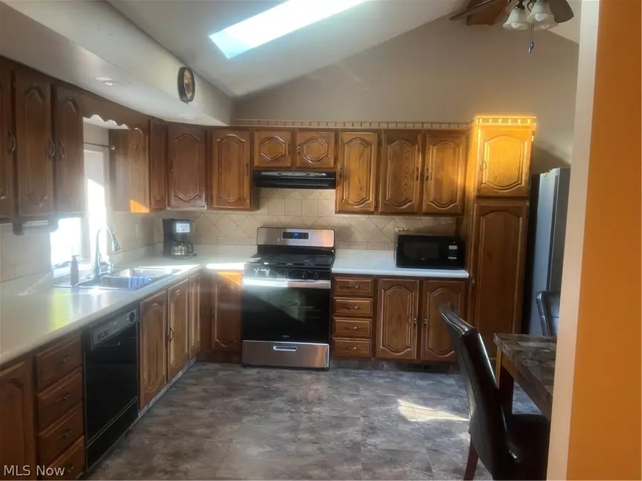 5769 Emerson Nw Avenue, Champion, OH 44483 - #3
