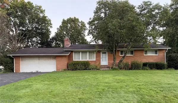 2625 Hyacinth Nw Drive, North Canton, OH 44720