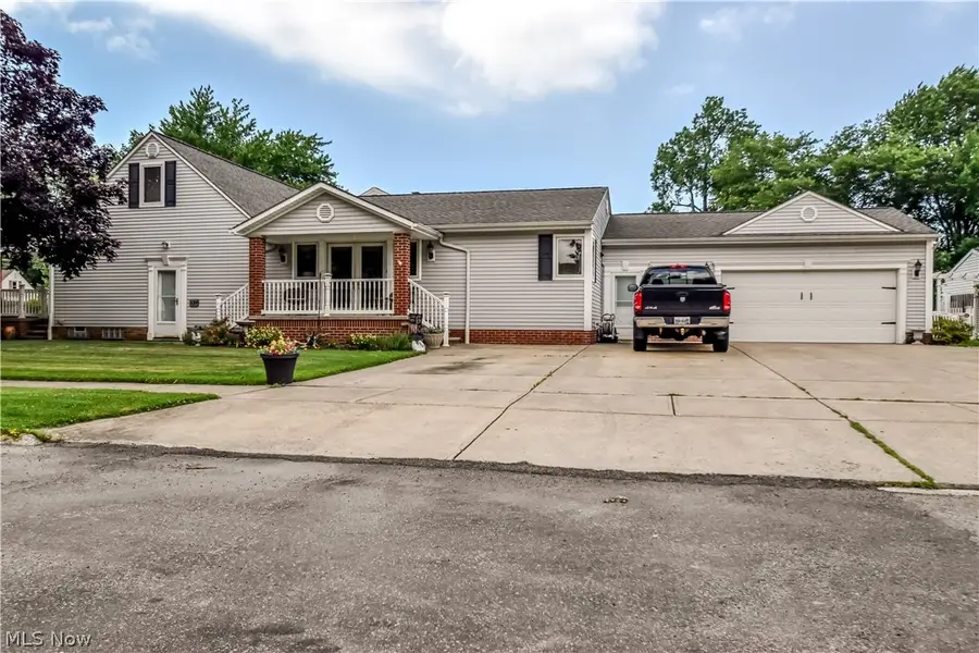 439 E 305th Street, Willowick, OH 44095 - #3