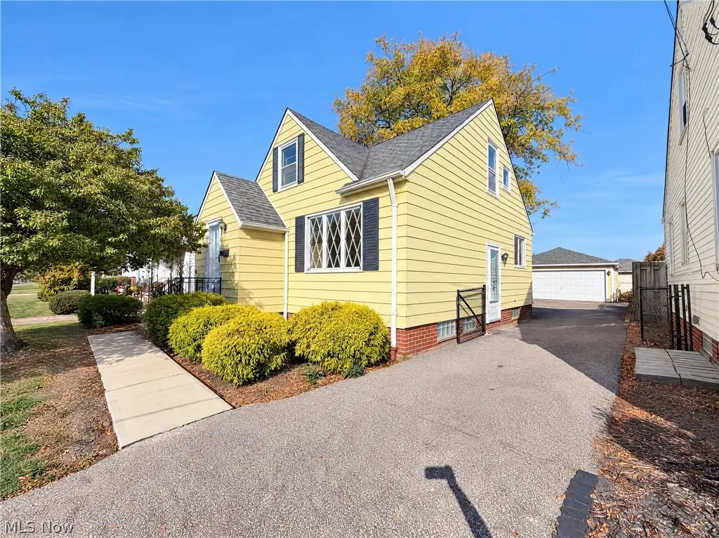 24601 Stephen Avenue, Euclid, OH 44123 - #1