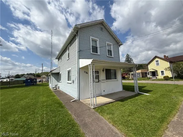 726 W 1st Street, Uhrichsville, OH 44683