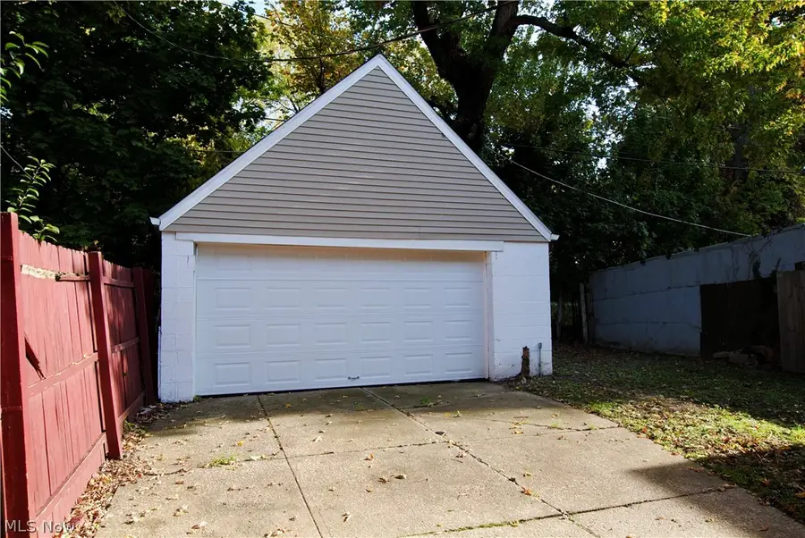 15208 Elderwood Avenue, East Cleveland, OH 44112 - #3