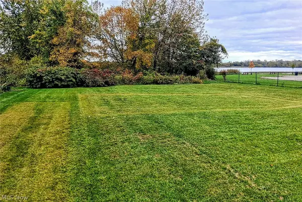 2399 Lakeside Drive, Lakemore, OH 44250