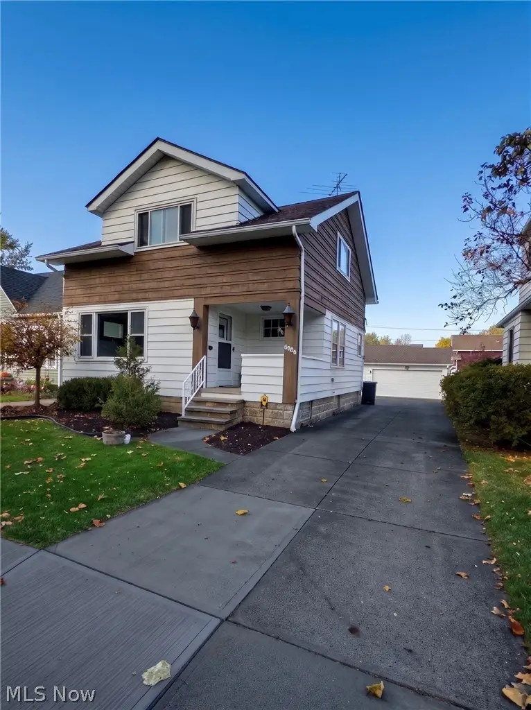 8104 Chesterfield Avenue, Parma, OH 44129 - #3