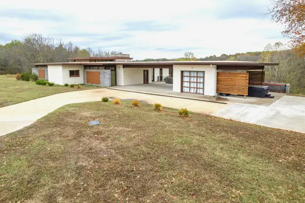 27400 S 614 Road, Grove, OK 74344