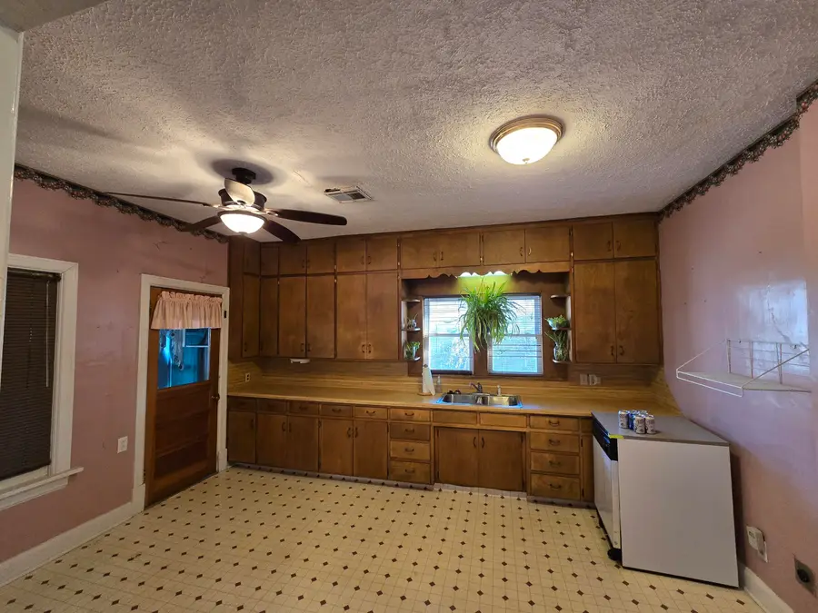 918 NW 1st Avenue, Miami, OK 74354 - Image #3