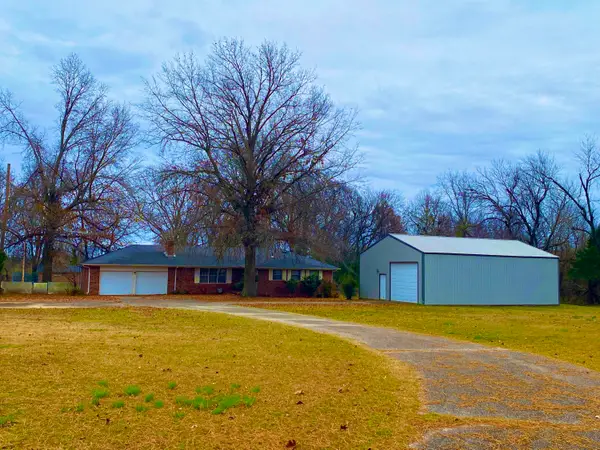 63201 E 282 Road, Grove, OK 74344