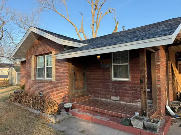 308 S 4th Avenue, Miami, OK 74354