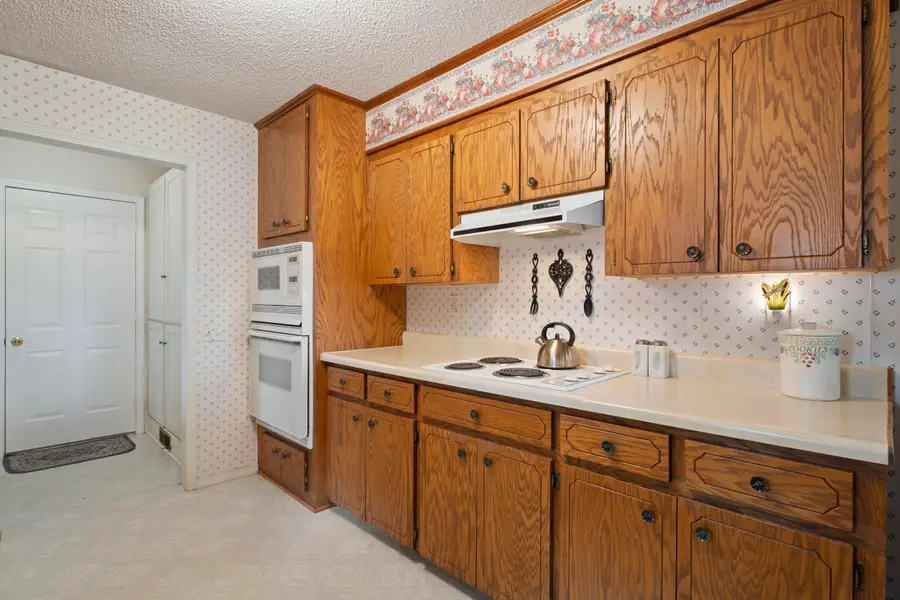 1020 Ahnawake Street, Grove, OK 74344 - #3