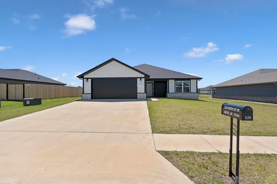 1120 Center Court Circle, Grove, OK 74344 - #2