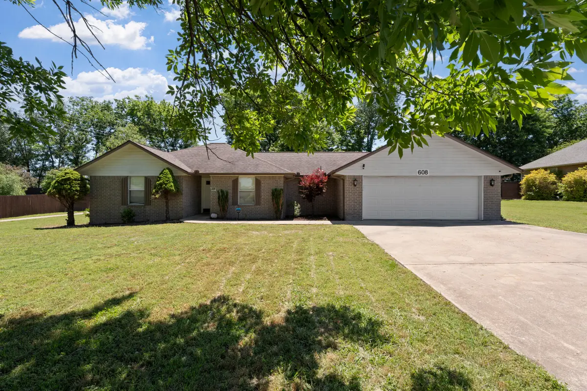 608 E 10th Street, Grove, OK 74344 - #1