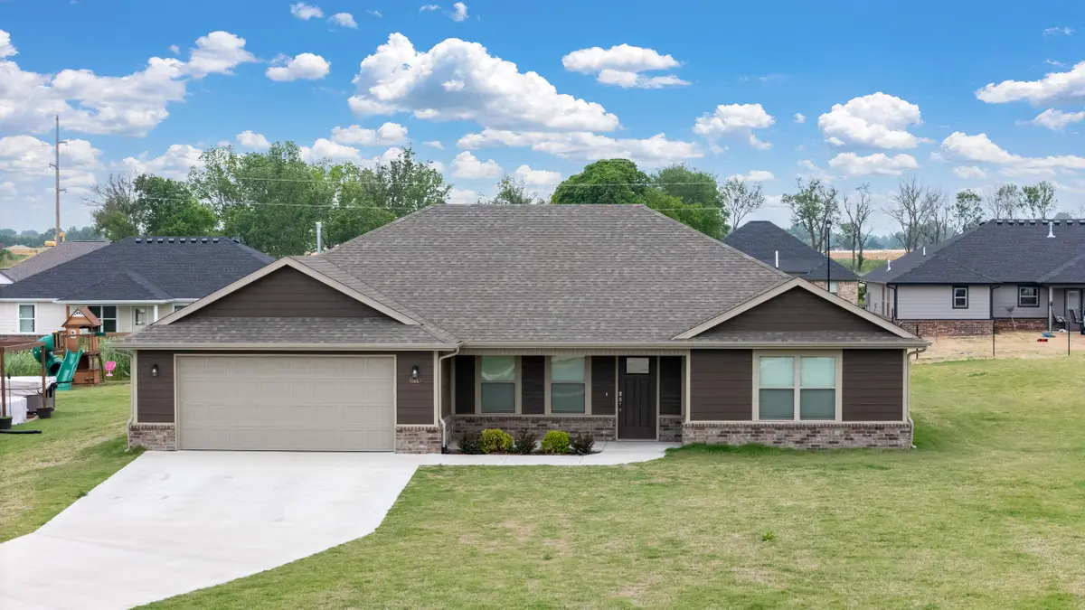 1100 Center Court Circle, Grove, OK 74344 - #1