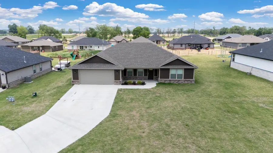 1100 Center Court Circle, Grove, OK 74344 - #2