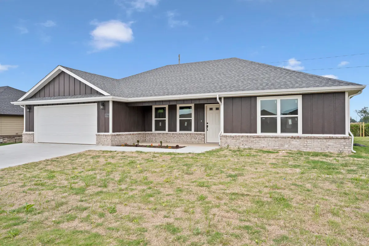 1127 Center Court Circle, Grove, OK 74344 - #1