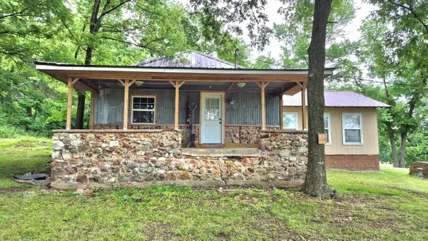67401 E 160 Road, Wyandotte, OK 74370