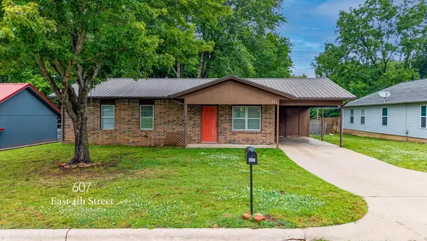 607 E 4th Place, Grove, OK 74344