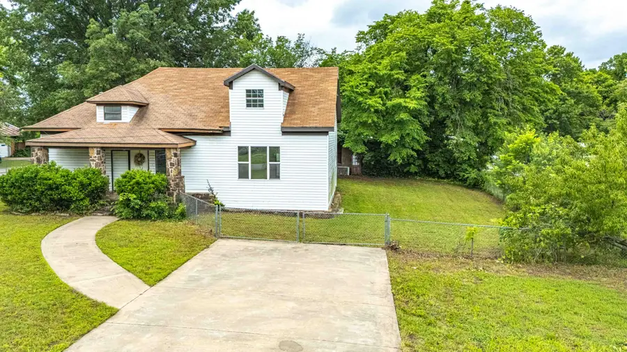 201 N Cherokee Street, Grove, OK 74344 - #2