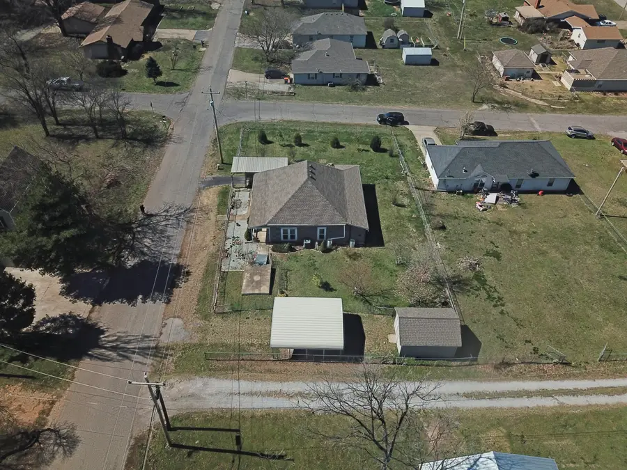 407 W 6th Street, Grove, OK 74344 - #3