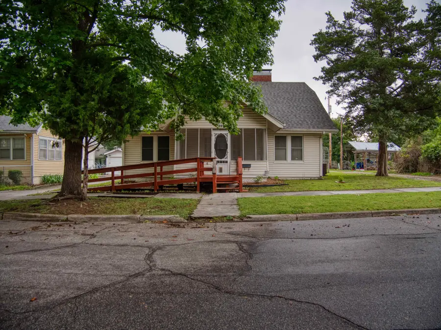 918 1st Ave Ne, Miami, OK 74354 - #2