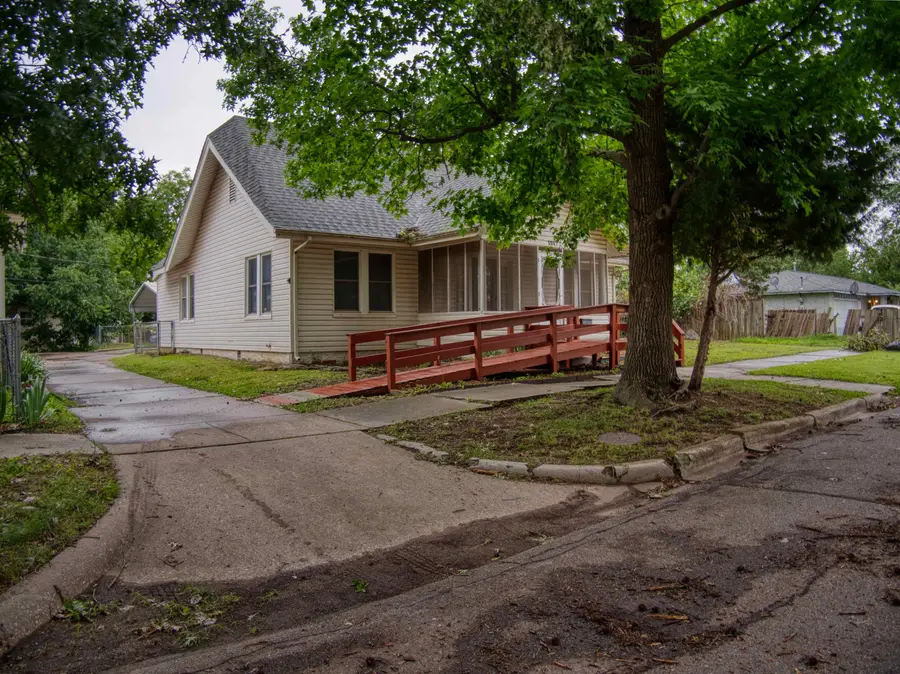 918 1st Ave Ne, Miami, OK 74354 - #3