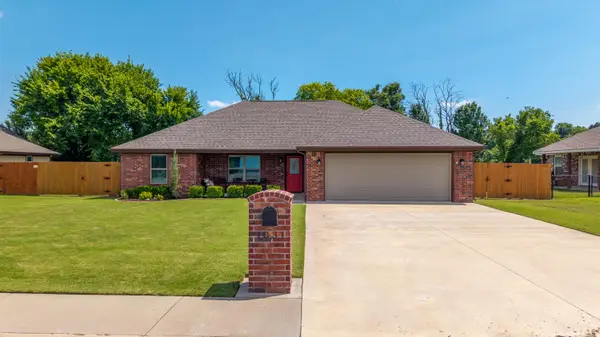 1031 Village Drive, Grove, OK 74344