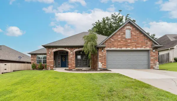 521 S 63rd Place, Broken Arrow, OK 74014