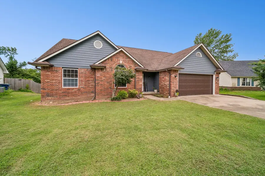 990 N Douglas Drive, Claremore, OK 74017 - #3