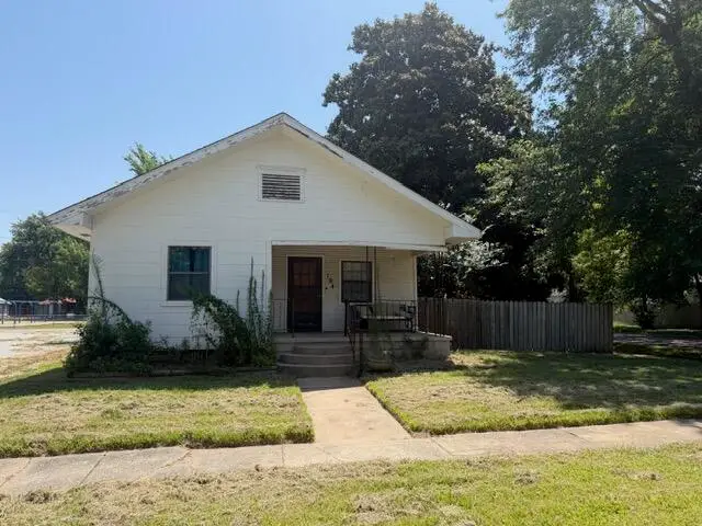 104 NE F Street, Miami, OK 74354 - #1